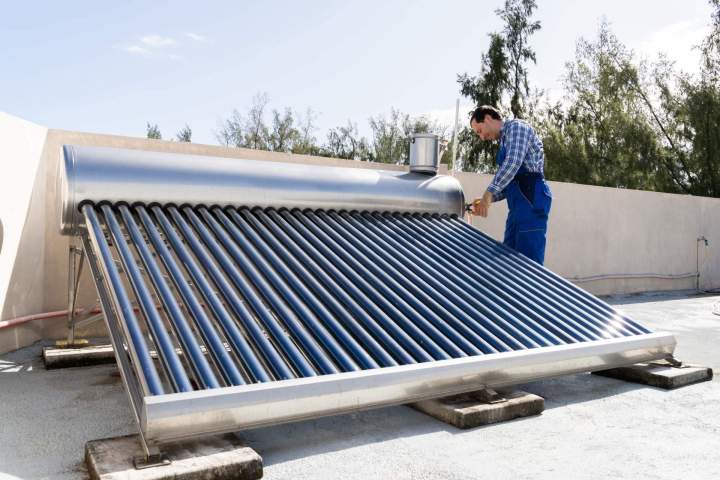 Installation de chauffe-eau solaire, La Plaine-des-Palmistes